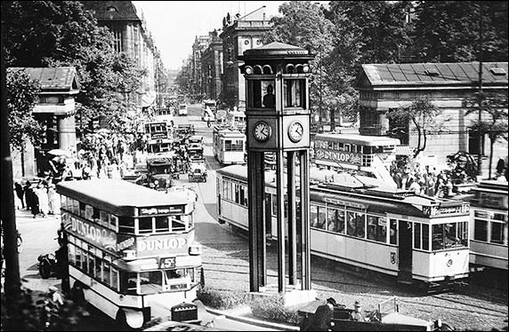 1936: Ampelturm von Siemens am Potsdamer Platz in Berlin